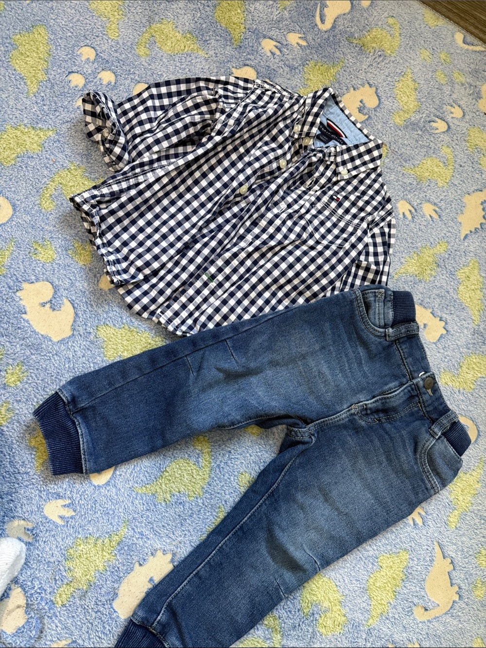 Tommy Hilfiger and Levi’s set